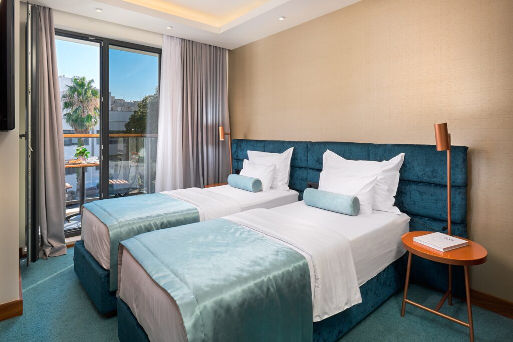 041 Hotel Time - (4)